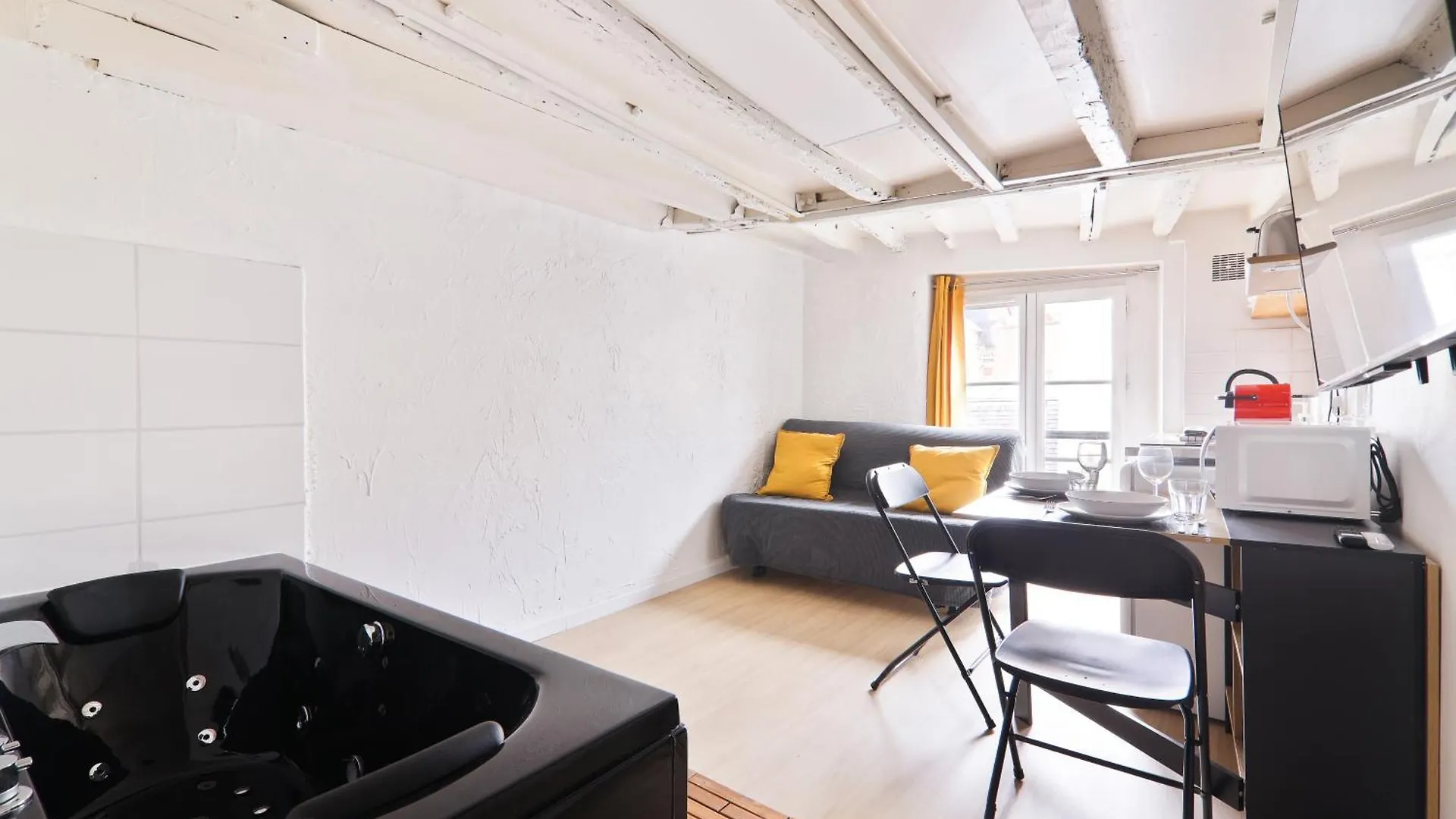 Quartier Saint-michel Notre-dame 3 Free Netflix * פריז